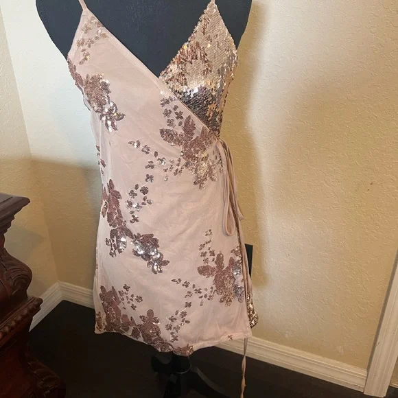 Sequin wrap cocktail dress New - Picture 1 of 3